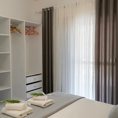 24 * Σαράντα